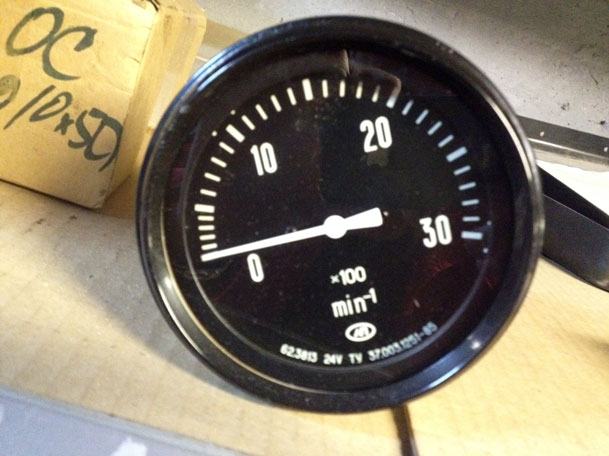 Тахометр 62.3813