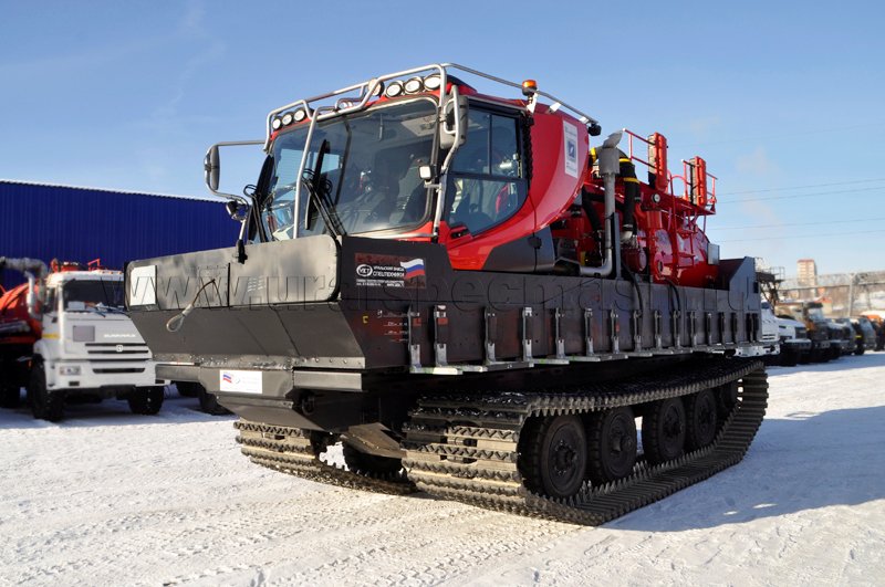 Агрегат для сбора газового конденсата АКН-7 на снегоболотоходном шасси Mercedes на гусеничном ходу